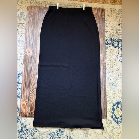 St. John Basics Black Knit Maxi Skirt – Size 14 - Picture 5 of 6